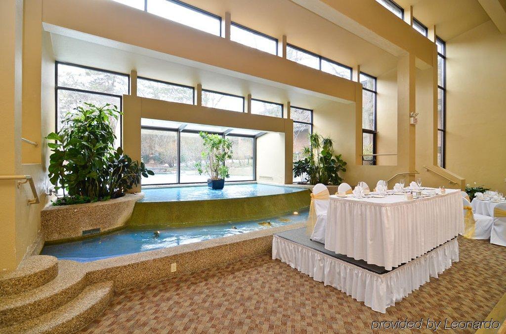 Clock Tower Resort And Conference Center - Ρόκφορντ Εστιατόριο φωτογραφία